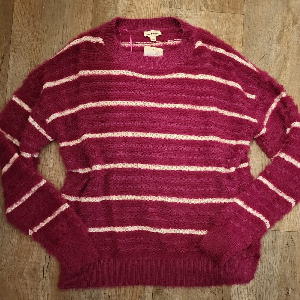 Eesome Sweater, Size ML